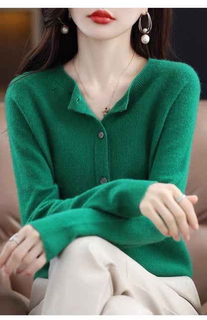 Elarova | Merino Wollstrickjacke Mit Rundhalsausschnitt Und Langen Ärmeln