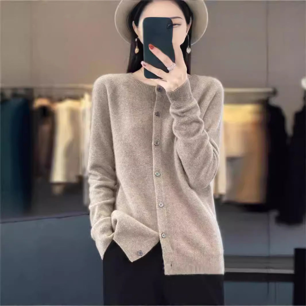 Elarova | Merino Wollstrickjacke Mit Rundhalsausschnitt Und Langen Ärmeln