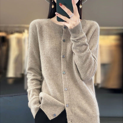 Elarova | Merino Wollstrickjacke Mit Rundhalsausschnitt Und Langen Ärmeln
