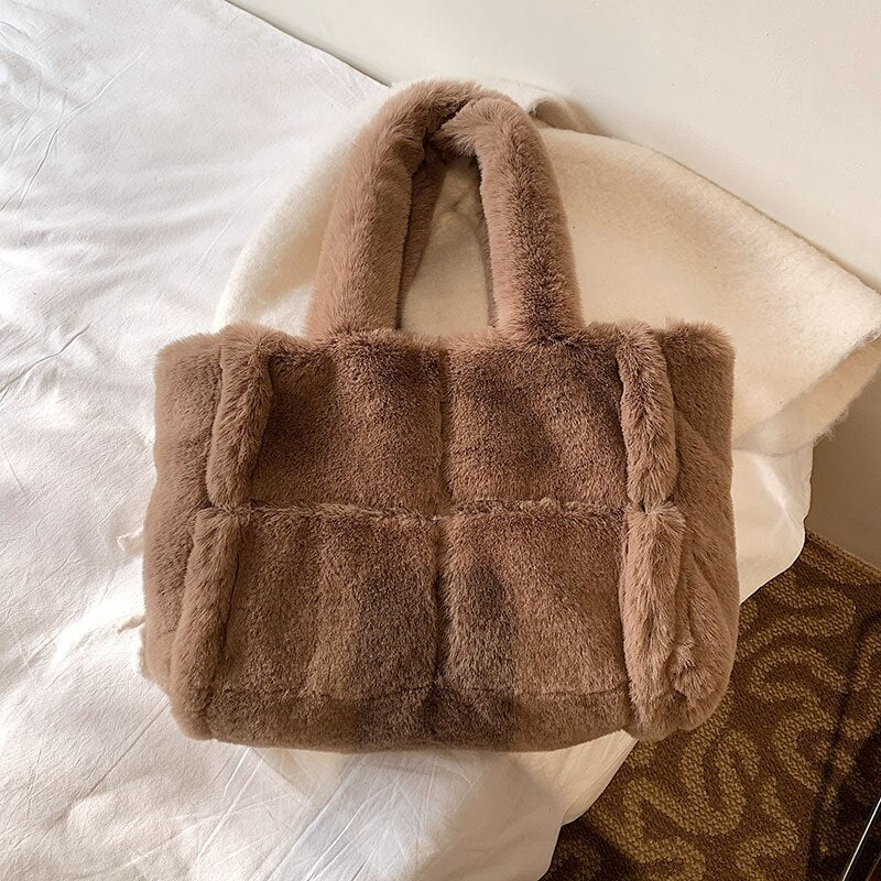 Elarova | Pipe Plush Handtasche Eine bequeme und winterliche Damenhandtasche