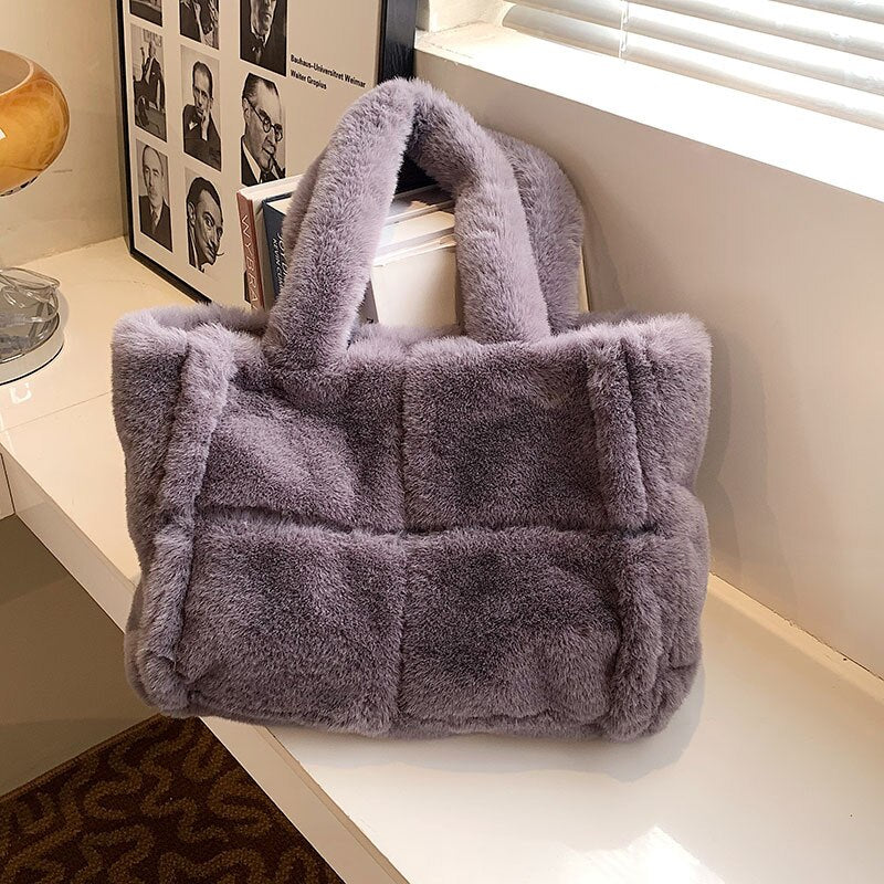 Elarova | Pipe Plush Handtasche Eine bequeme und winterliche Damenhandtasche
