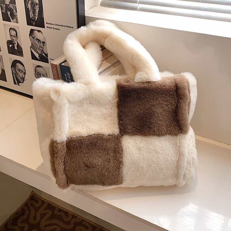 Elarova | Pipe Plush Handtasche Eine bequeme und winterliche Damenhandtasche