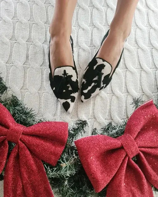 Elarova Salon with Pompom