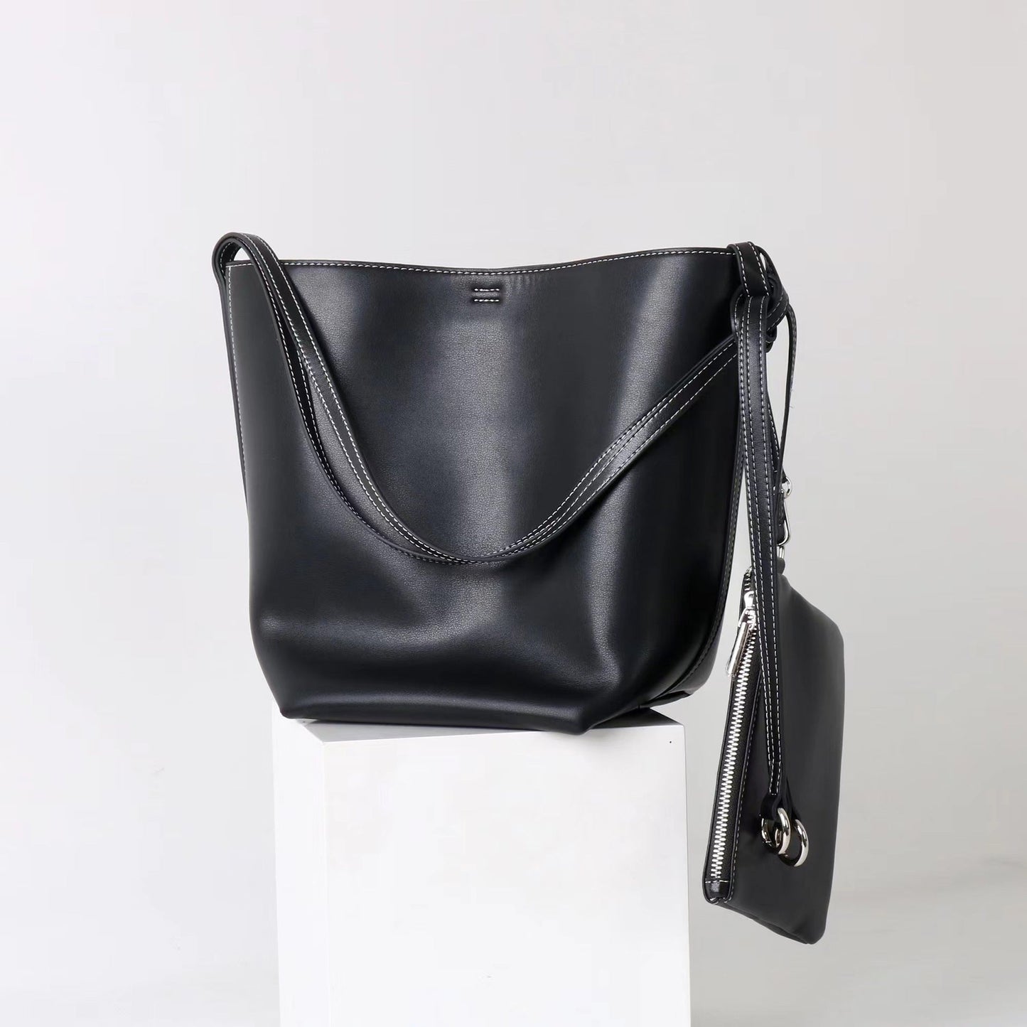 Elarova | Stilvolle Robuste Braune Geprägte Brusttasche