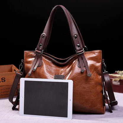 Elarova | Taschen aus Geschmeidigem Leder mit Zwei Riemen und Eleganten Details