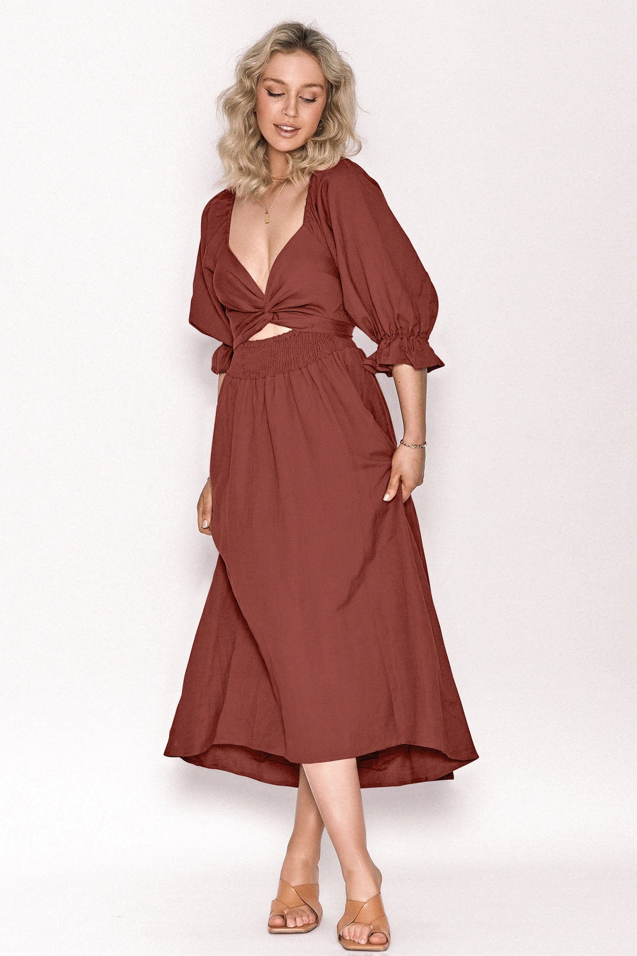 Elegantes Kleid von Elarova mit Bindegürtel
