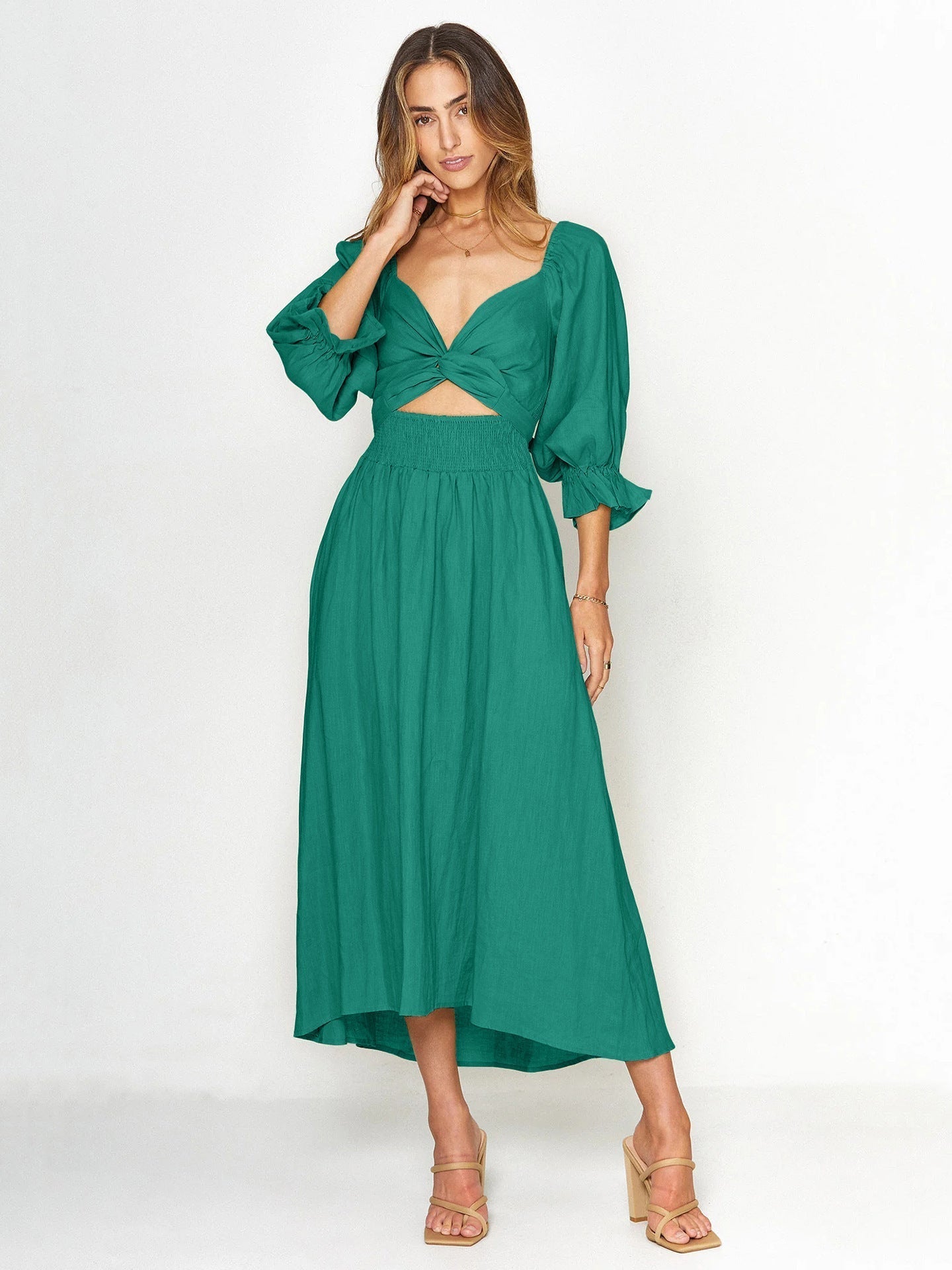 Elegantes Kleid von Elarova mit Bindegürtel