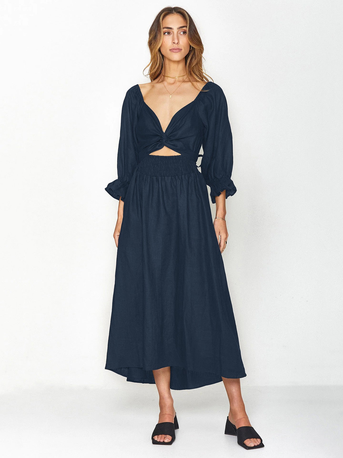 Elegantes Kleid von Elarova mit Bindegürtel