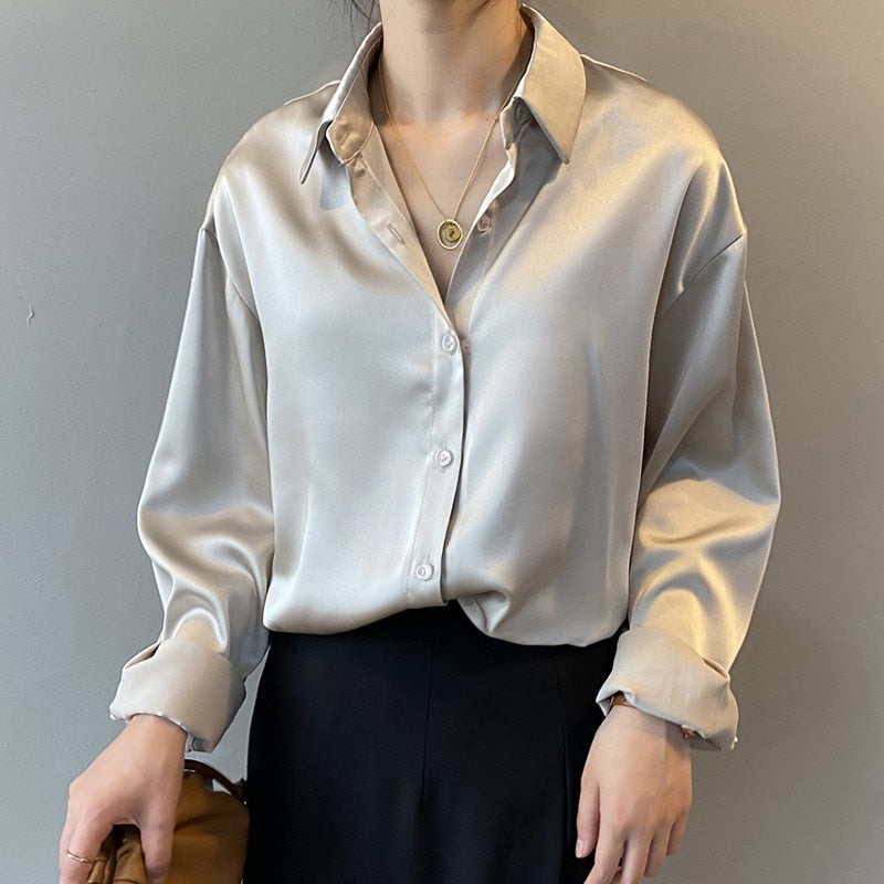 Damenbluse Klassischer Schnitt mit Weiblicher Silhouette