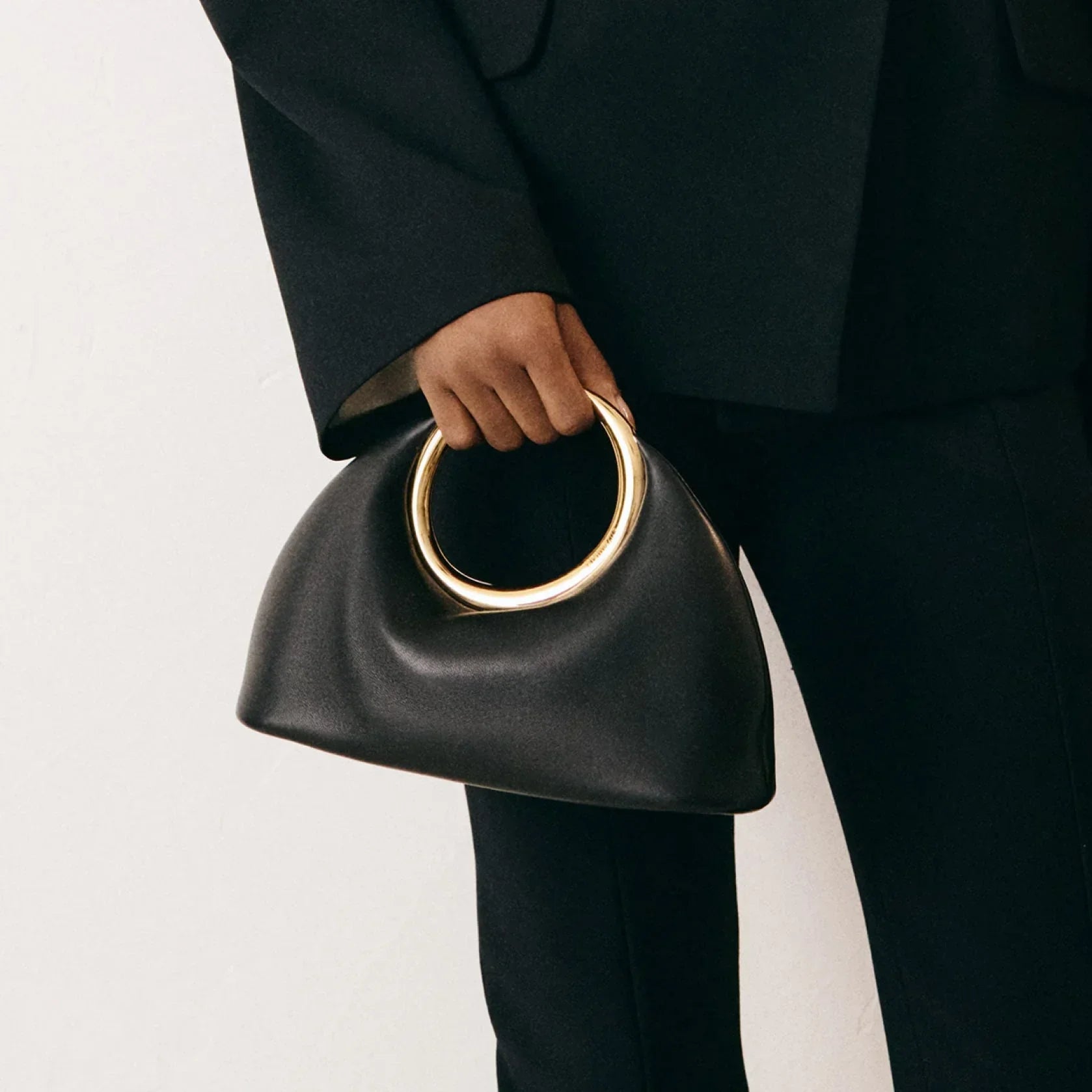 Vegan-Leder Ringtasche mit goldenem Griff - Norvielle