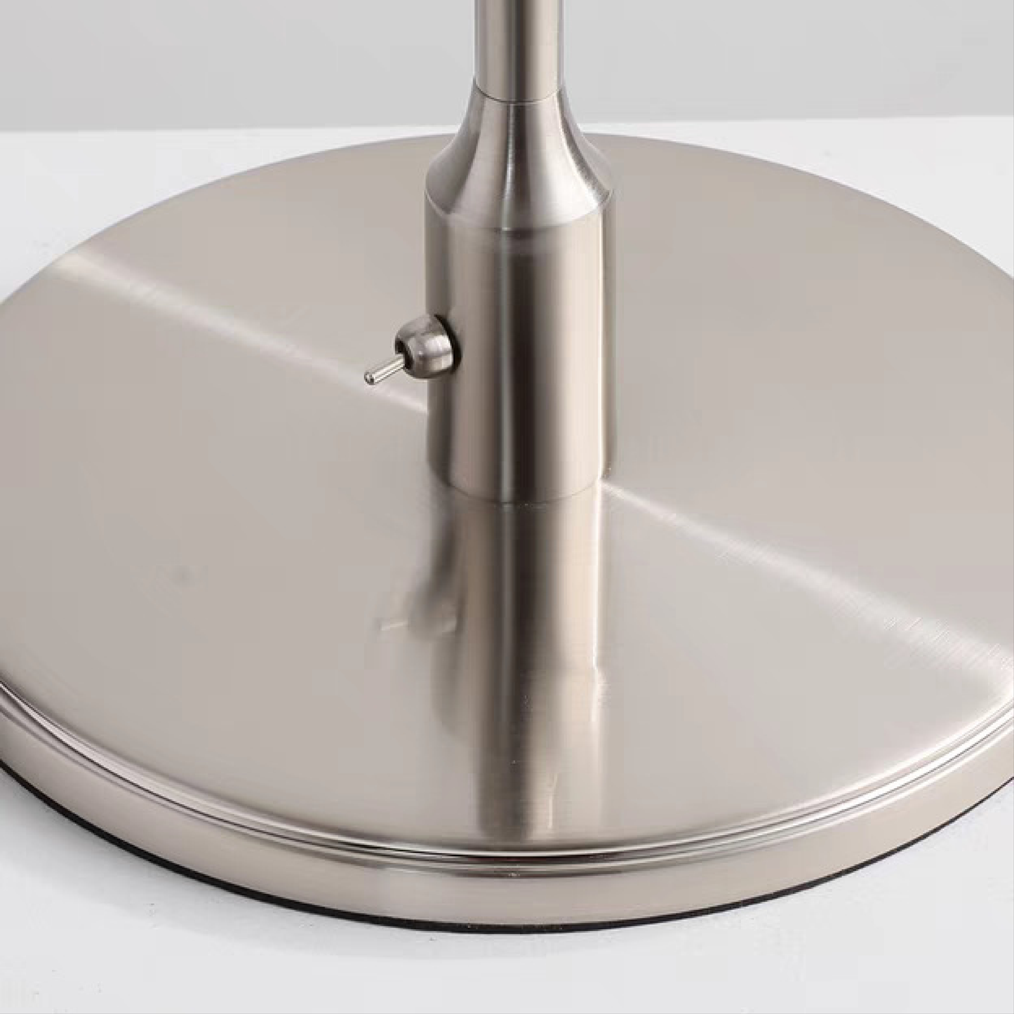 Schwedische Tischlampe Designerstil