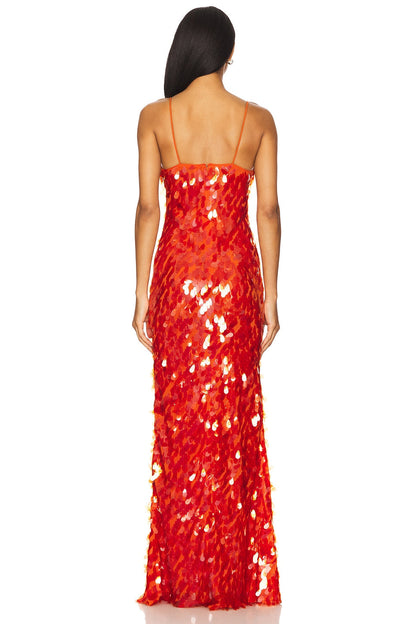 langes rotes kleid mit offenem rücken