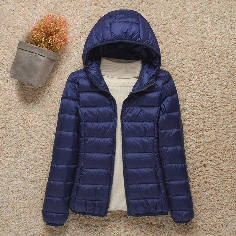 Damenjacke in Marineblau mit Kapuze
