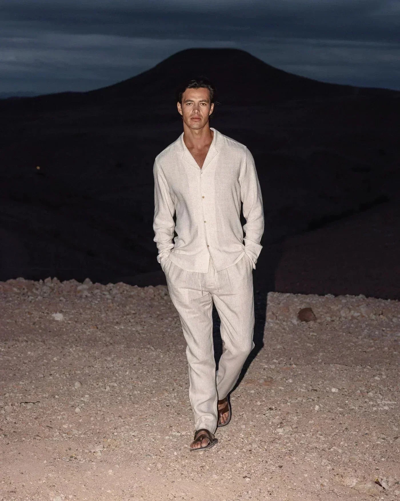 Herren Leinen Sommeranzug Langarmhemd und Hose Beige