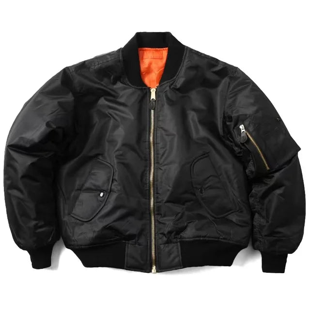 Daphne MA-1 Bomberjacke in Schwarz – klassische Ansicht
