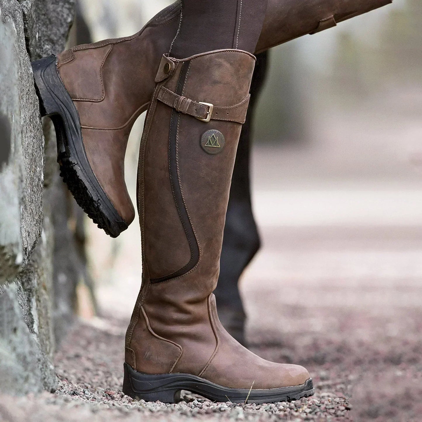 Kniehohe Damenstiefel Riemendetail Leder