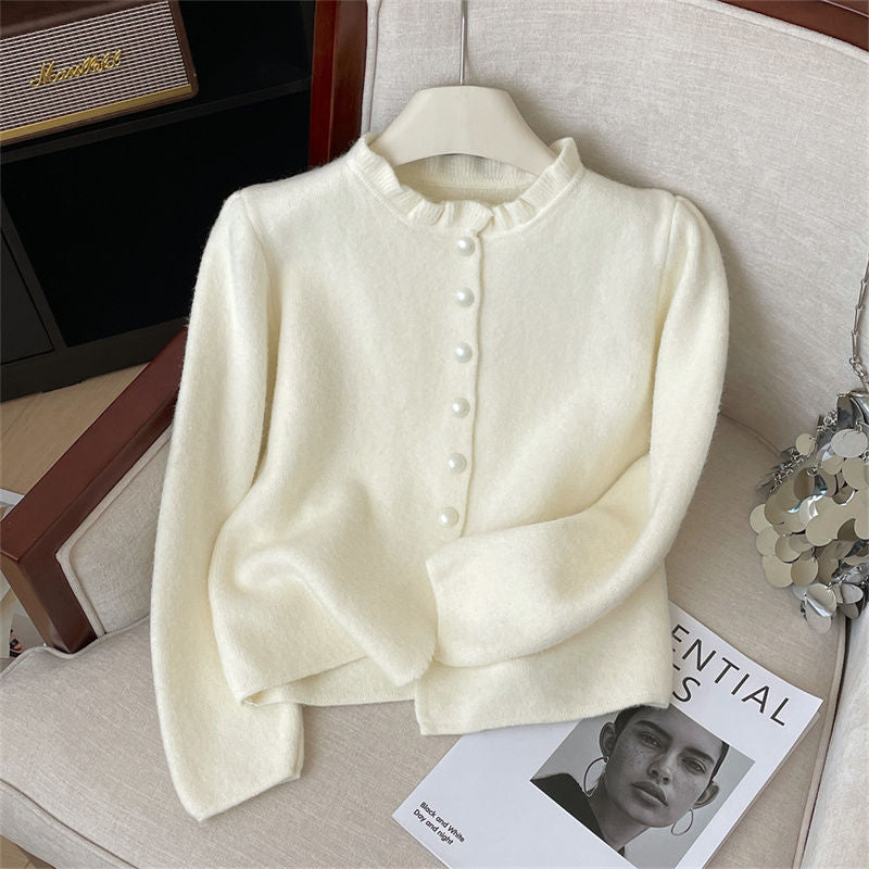 Damen Strickjacke feminin Rüschen Perlenknöpfe