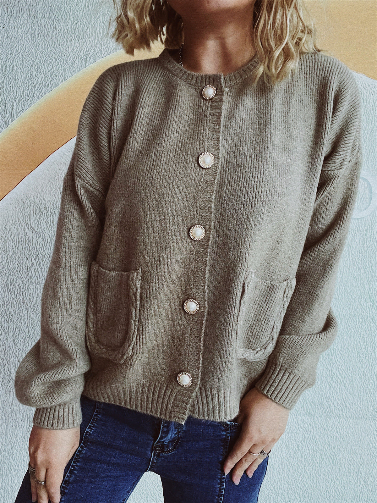 Damen Strickjacke mit Perlenknöpfen und Taschen