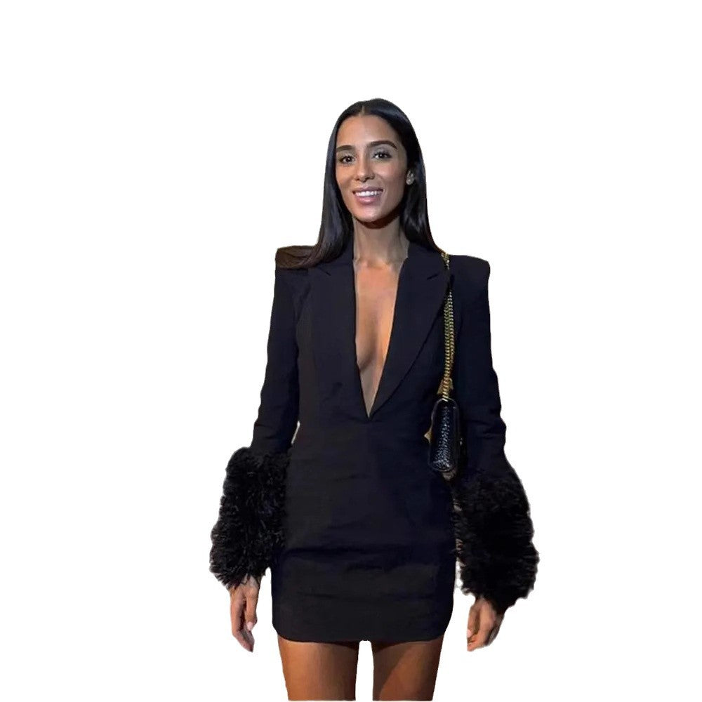 Damen Minikleid mit tiefem Ausschnitt Flauschdetails Norvielle