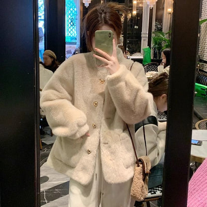 Damen Flauschjacke mit goldenen Knöpfen