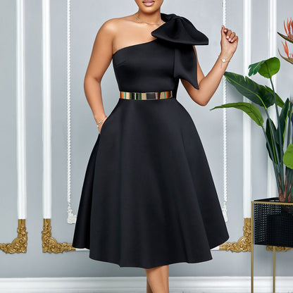 Damen Schulterfreies Kleid mit Halstuch und Goldakzent