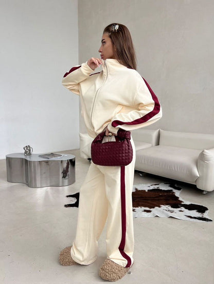 Damen Fleece Outfit mit hohem Kragen und Reißverschluss