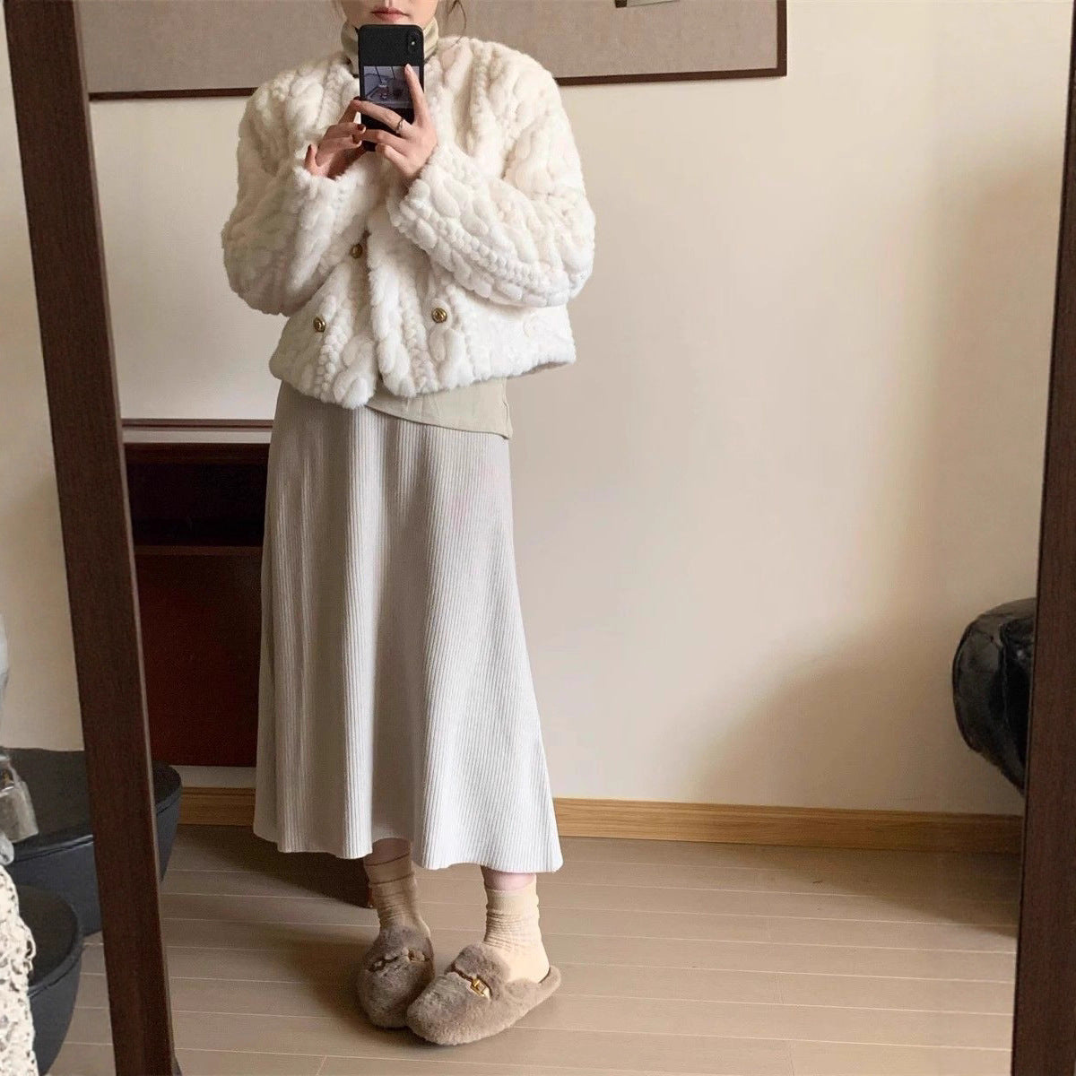 Damen Strickjacke Flauschig Goldknöpfe Beige