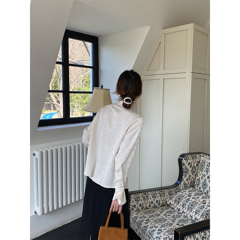 Damen Bluse mit Knöpfen und extravaganten Kragen