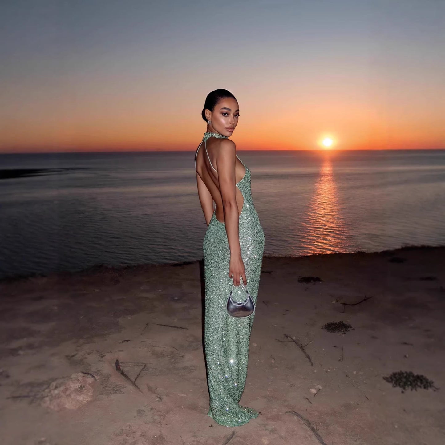 Damen Abendkleid Glitzernd Hochkragen Figurbetont Norvielle