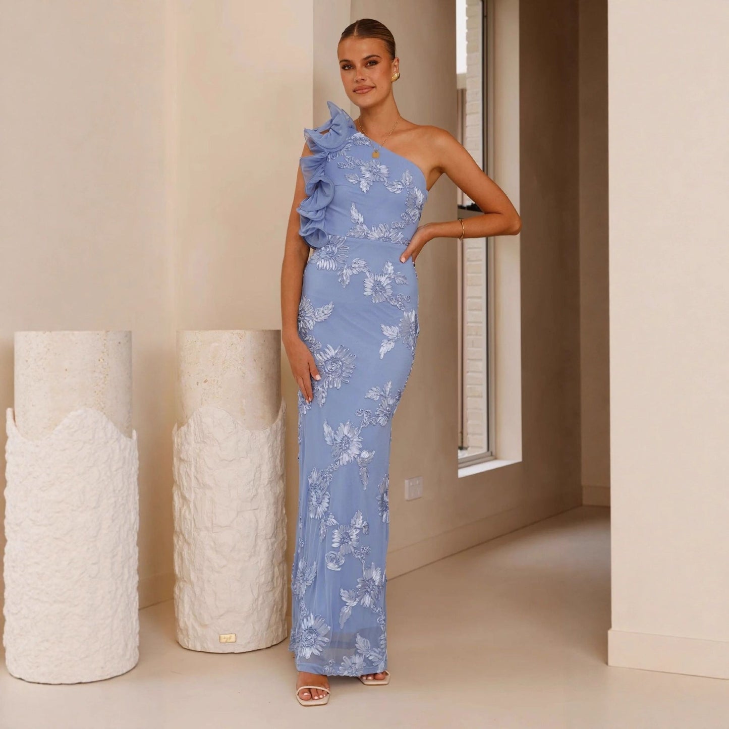 Damen Abendkleid Asymmetrischer Träger Florale Applikationen Norvielle