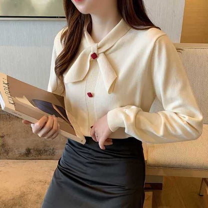 Damen Bluse mit Schleifenkragen und Knopfdetails Norvielle