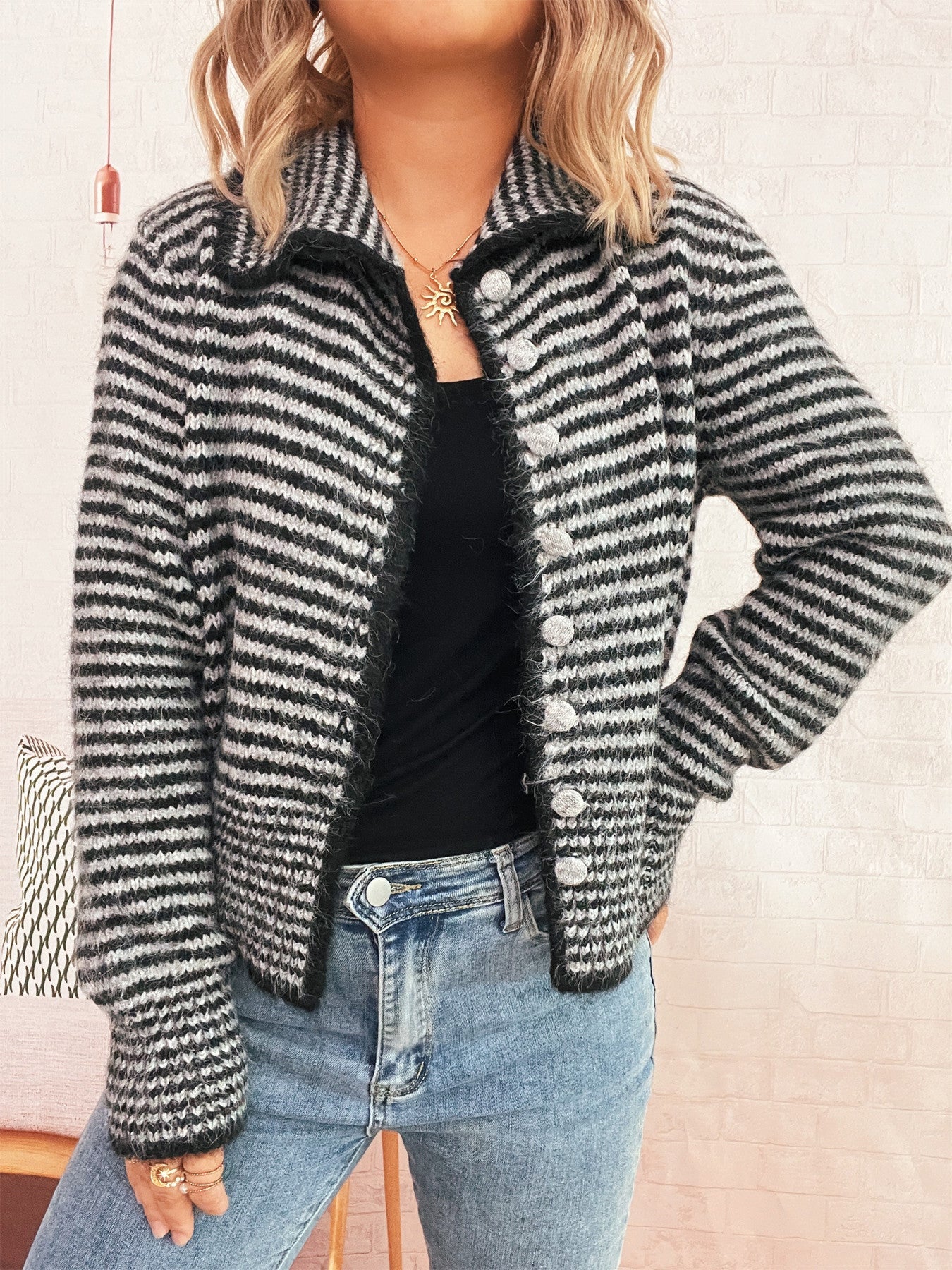 Damen Strickcardigan mit Streifenmuster und großen Knöpfen