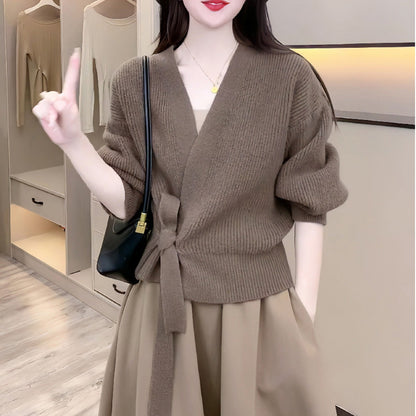 Damen Wickelstrickjacke mit V-Ausschnitt und Gürtel Norvielle