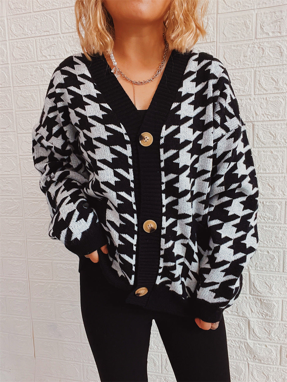 Damen Strickjacke modernes Hundemuster Norvielle