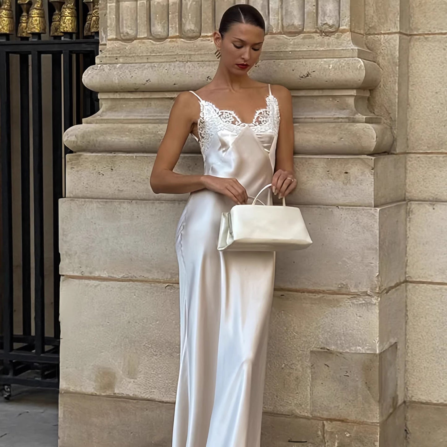 Damen Satin Maxikleid Spitzenbesatz schmal Norvielle