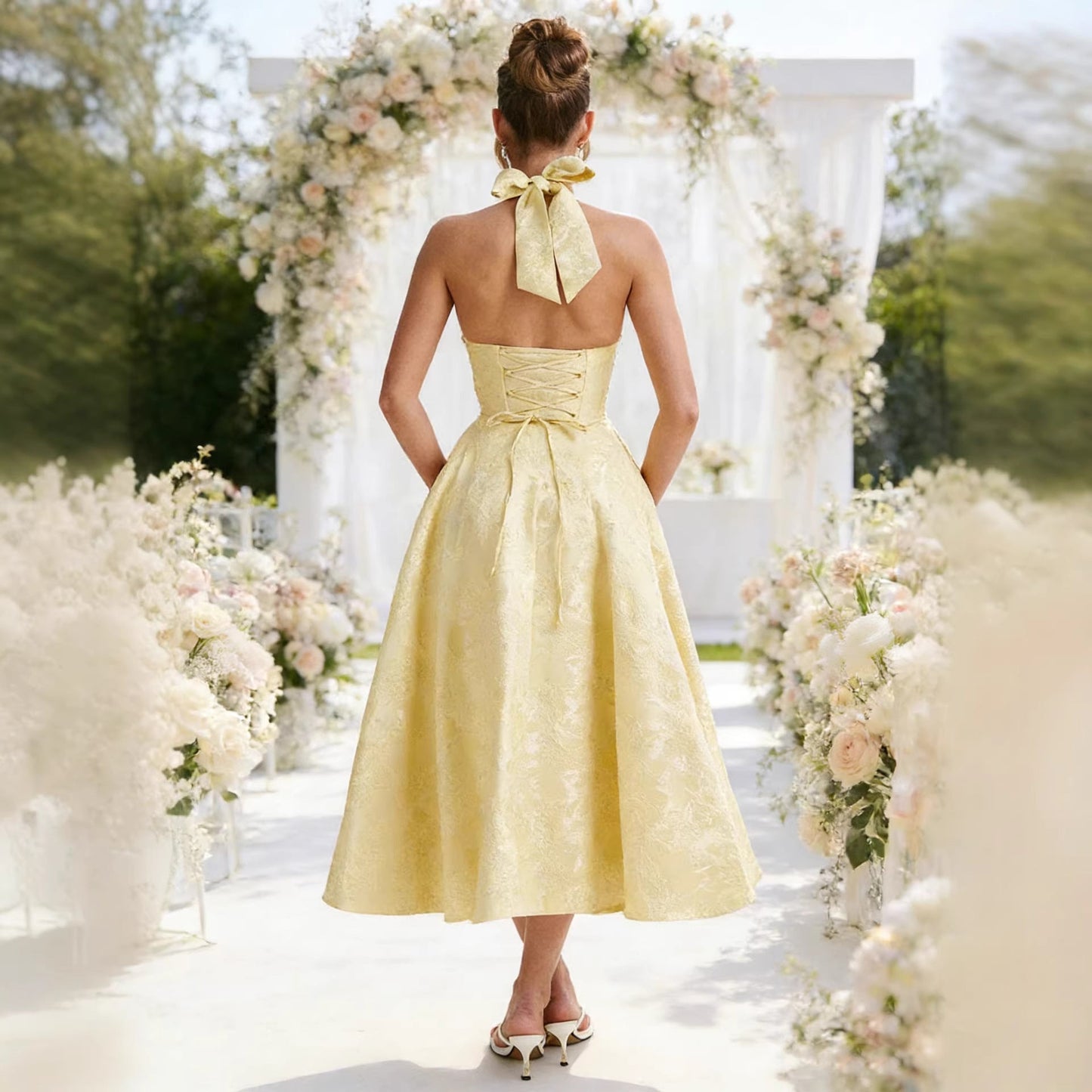 Damen Hochzeitskleid Halterneck schwingender Rock Norvielle