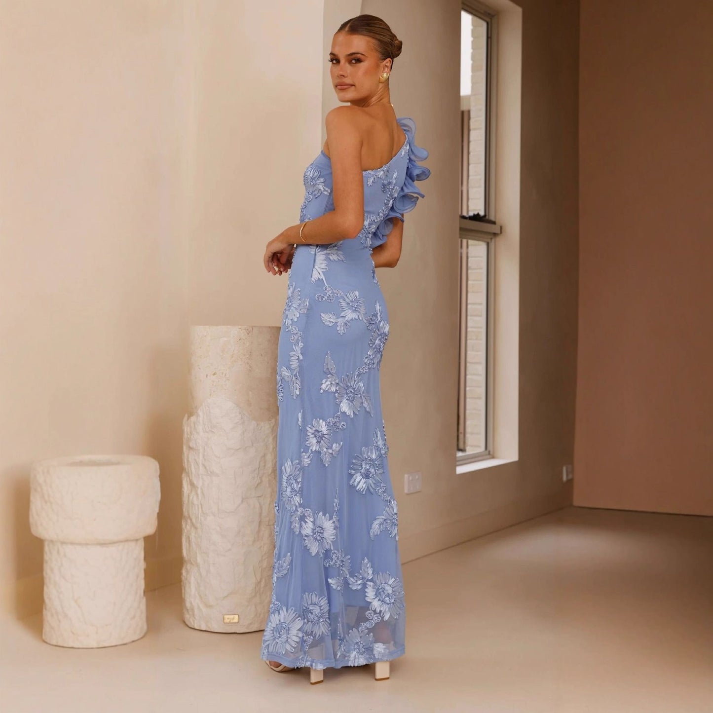 Damen Abendkleid Asymmetrischer Träger Florale Applikationen Norvielle