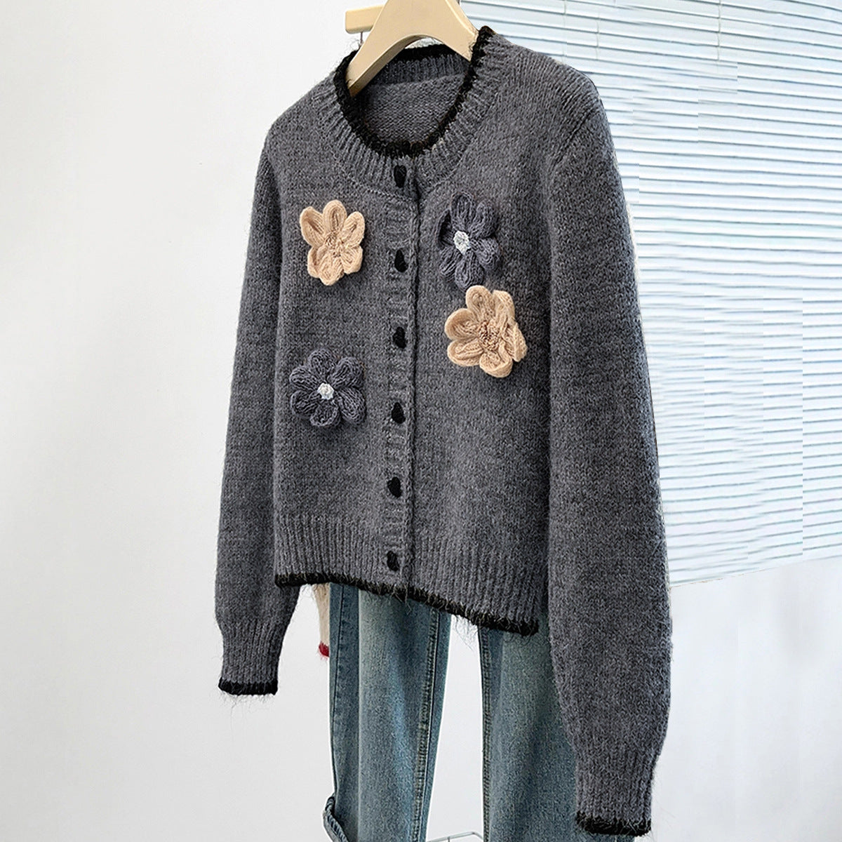 Damen Strickcardigan mit Blumenapplikationen Norvielle - Norvielle