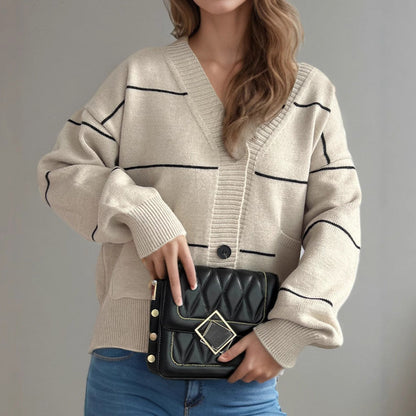 Damen Strickjacke mit Taschen und Knöpfen Beige