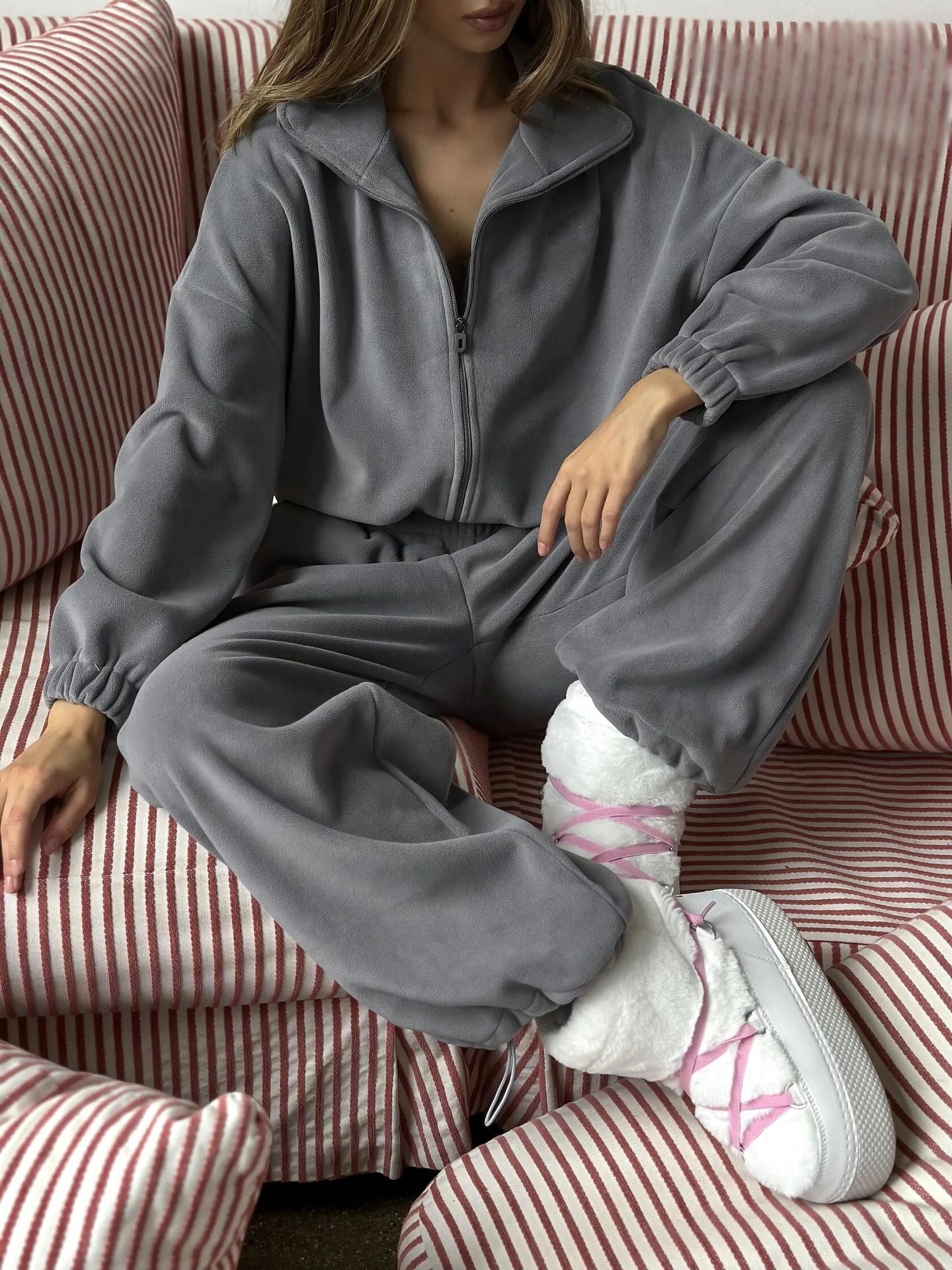 Damen Sportliches Mikrofaser Freizeit-Set mit Reißverschluss