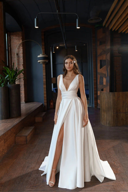 Damen Hochzeitskleid mit V-Ausschnitt und Seitenschlitz Norvielle