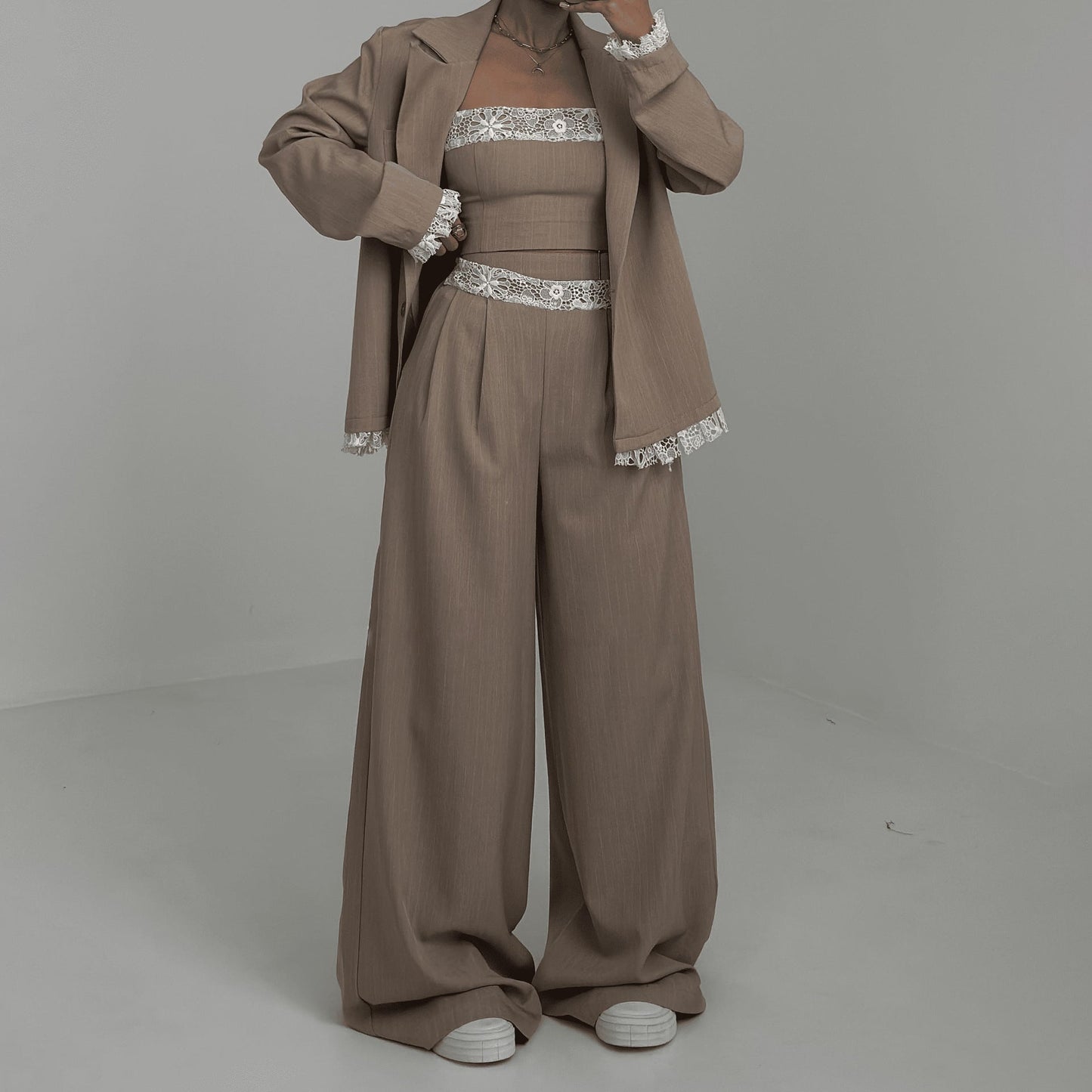Damen Elegantes Zweiteiliges Set mit Spitzen-Details