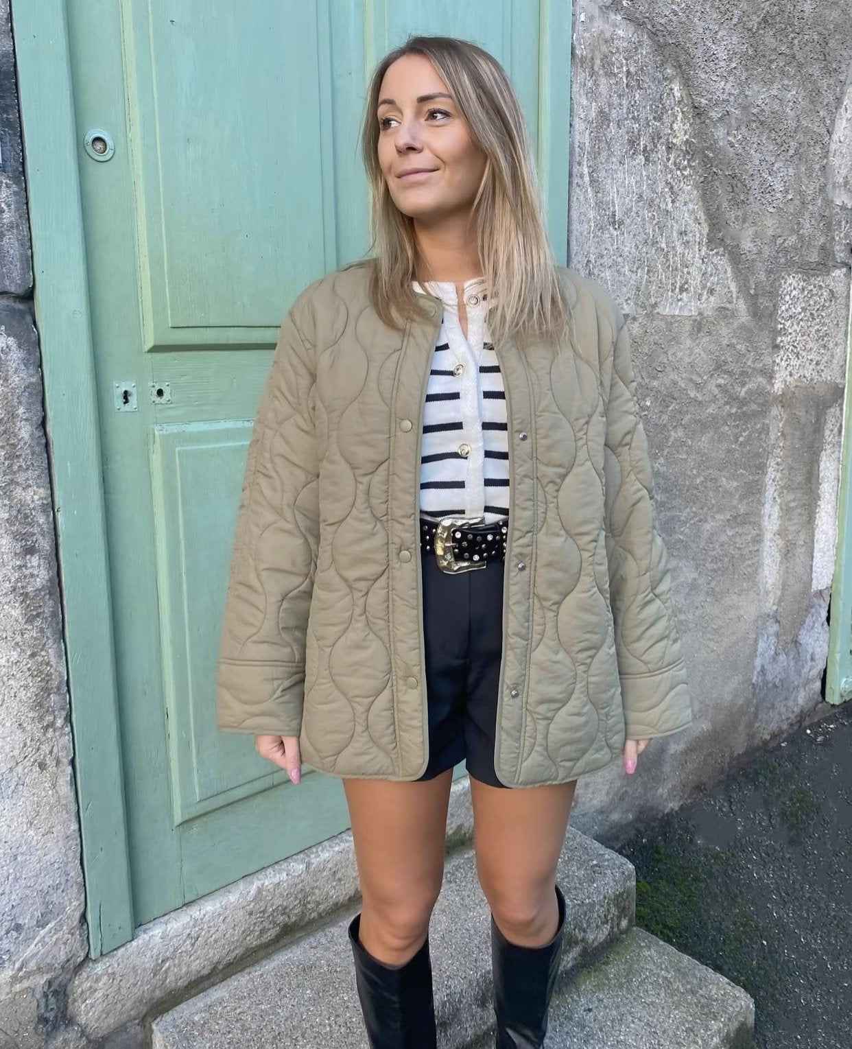 Damen Leichte Steppjacke mit Knöpfen
