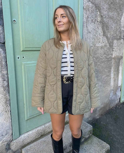 Damen Leichte Steppjacke mit Knöpfen