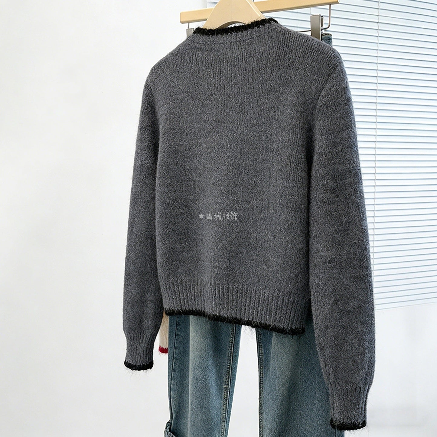 Damen Strickcardigan mit Blumenapplikationen Norvielle
