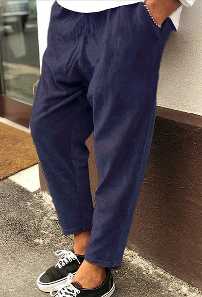Herrenhose Locker geschnittene Beinführung
