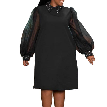 Damenkleid mit Tüllärmeln und verziertem Kragen