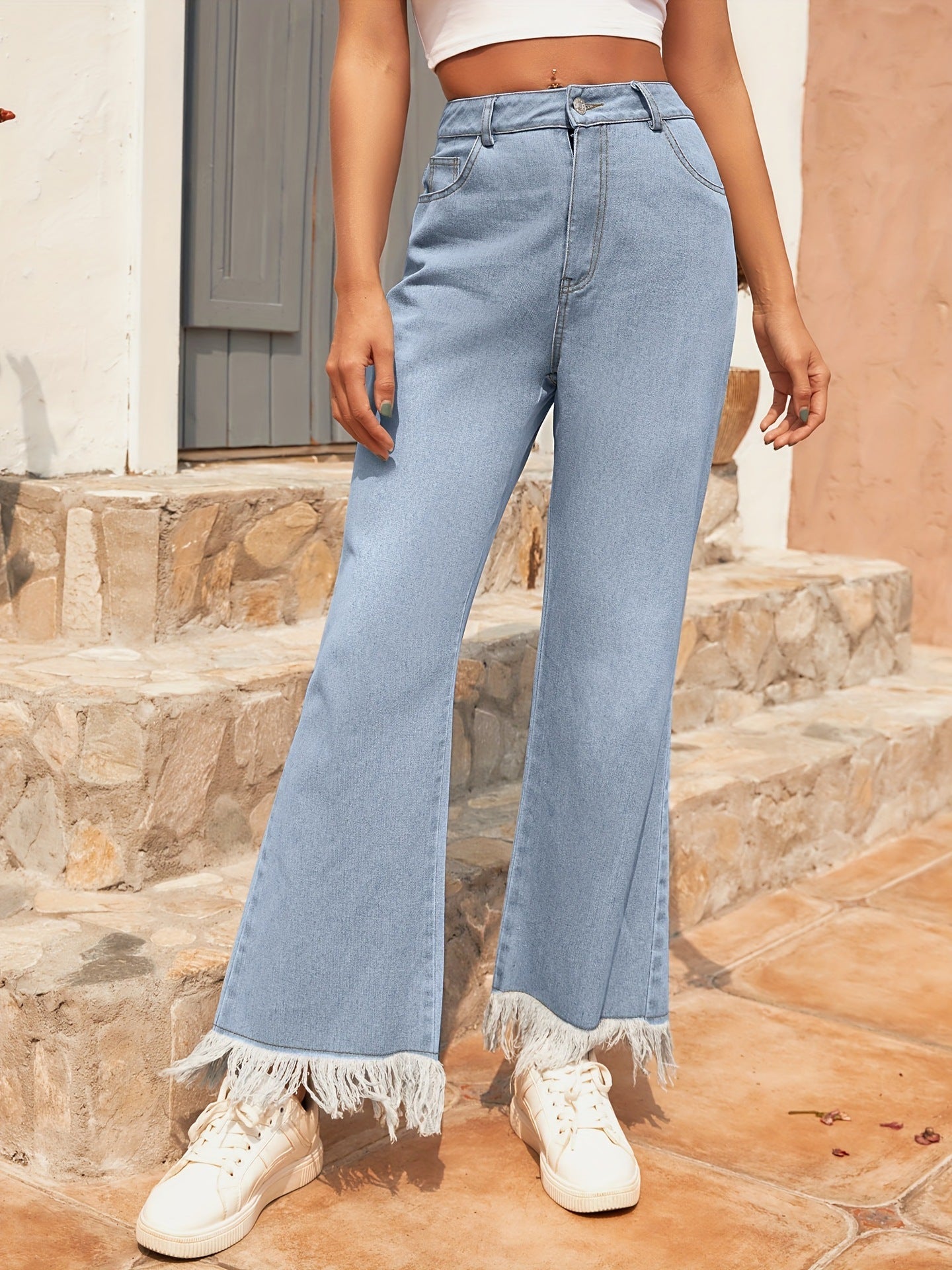 Damen Weite Flared Jeans mit Fransen Saum