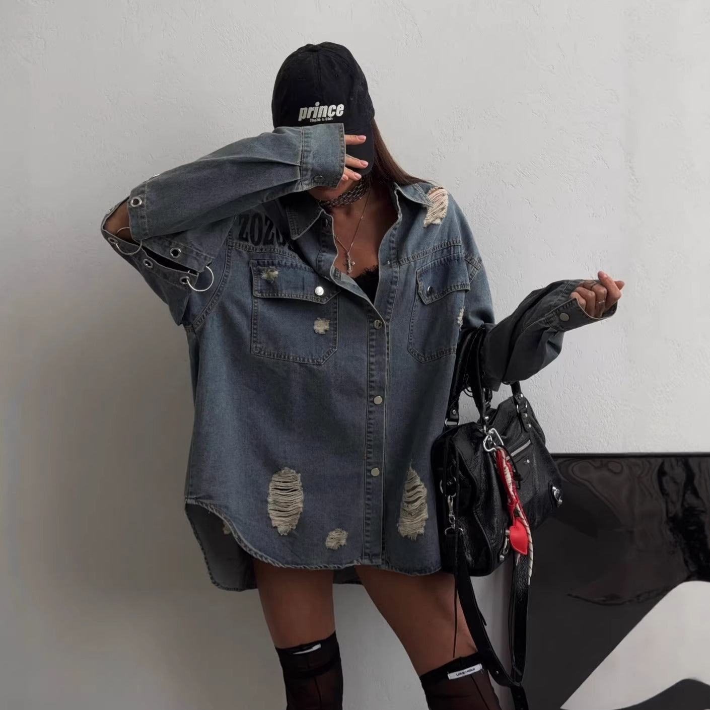 Damen Oversized Jeanshemd Ripped Details