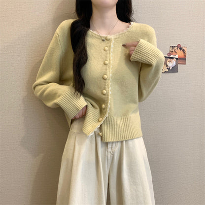 Damen Strickjacke Feine Knöpfe Spitzenkante Beige - Norvielle